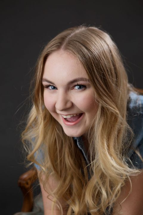 best smiling headshot hana